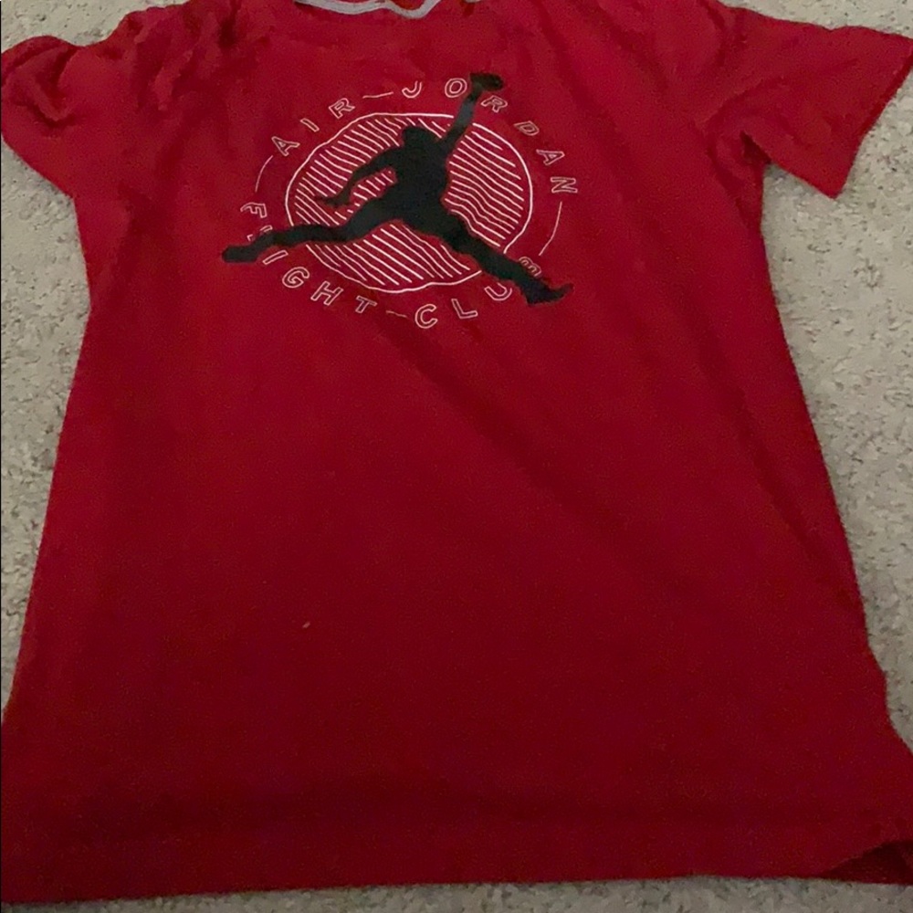I’m selling a air Jordan shirt